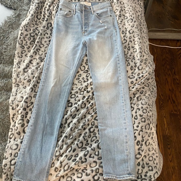 Aritzia Denim Forum Yoko High Rise Slim Jean (Light Wash) - Picture 4 of 4